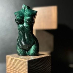 Beautiful 6" Goddess Resin Sculpture Black & Iridescent Jade Green